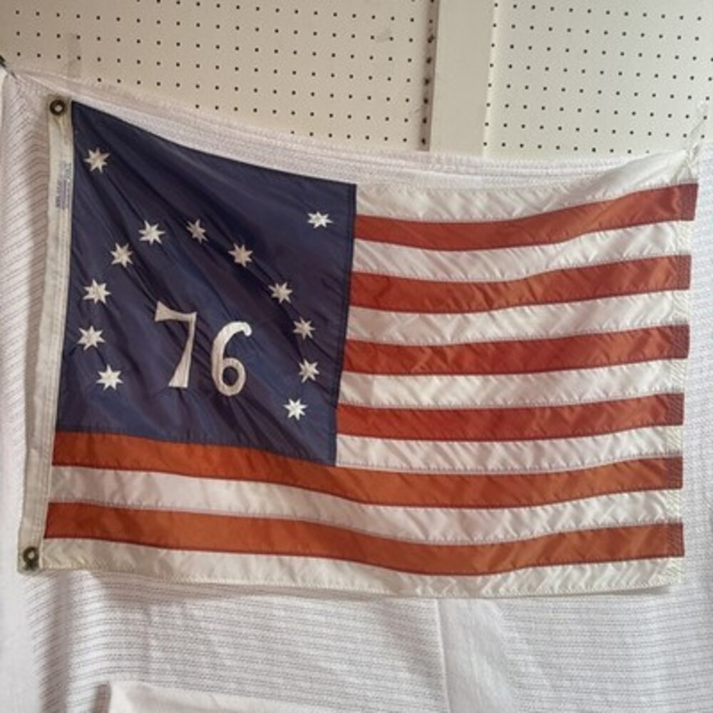 Vintage Annin Nyl-Glo Bennington 76 Flag 3’x2’